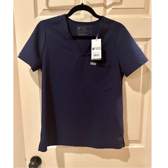 Figs Tops - FIGS Catarina Top in Navy